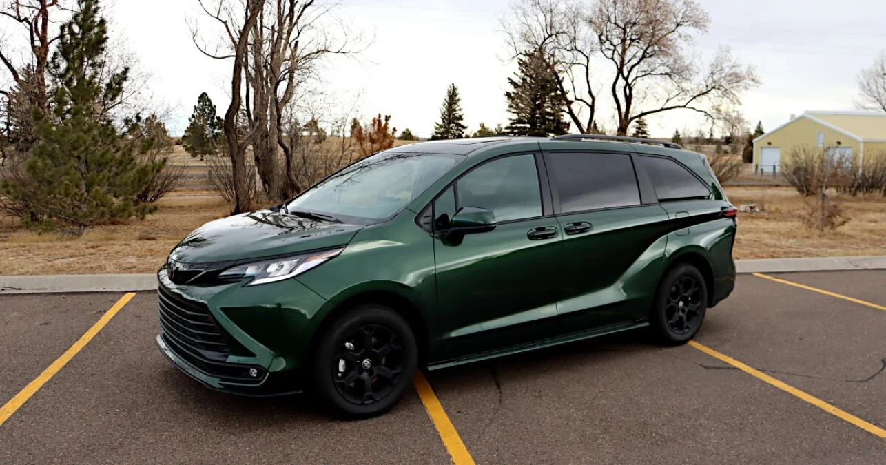 Review: 2026 Toyota Sienna takes minivan-ness to fat MPG levels