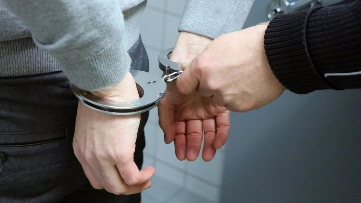 Crime blotter: Second suspect sought in $2 million iPhone theft