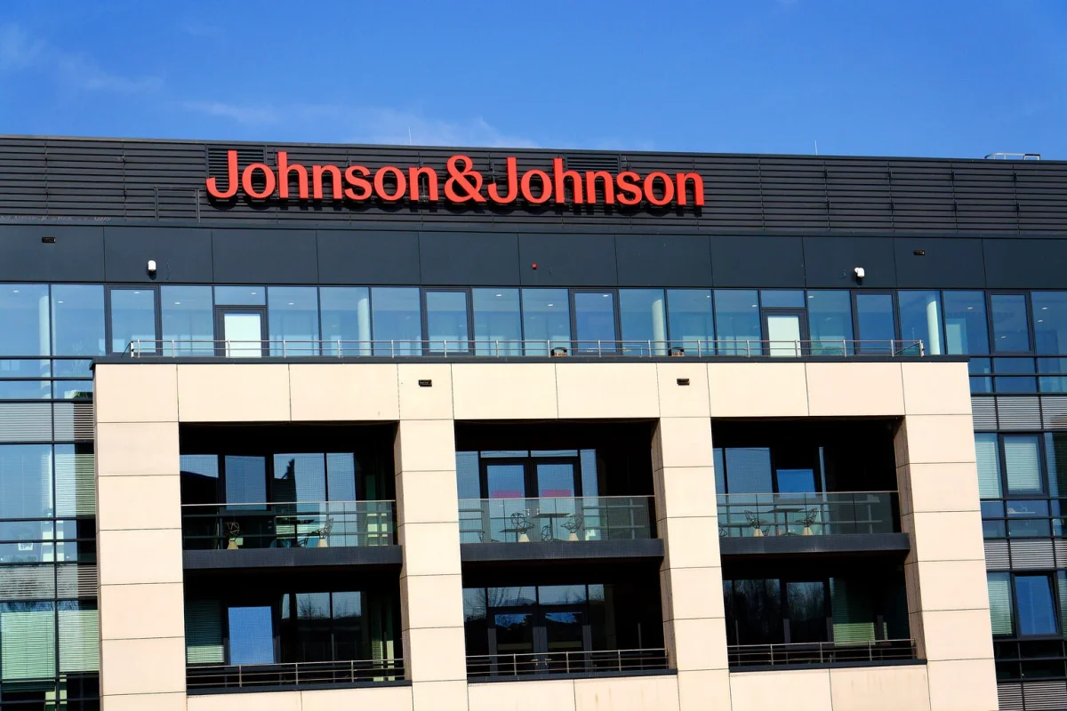 Johnson & Johnson Stock: Dividend King Priced Appropriately Big Conference Slate(NYSE:JNJ)