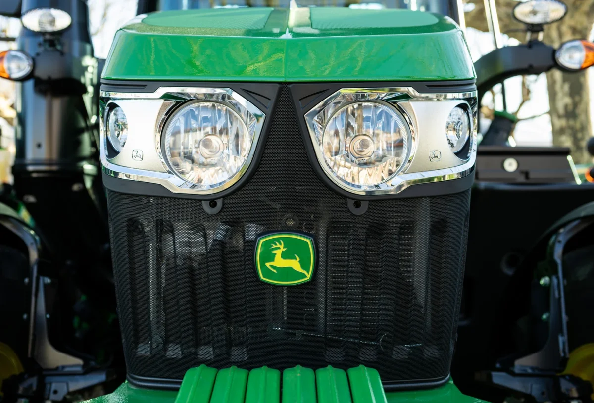 Deere Stock Poised for Growth Amid Technological Advancements